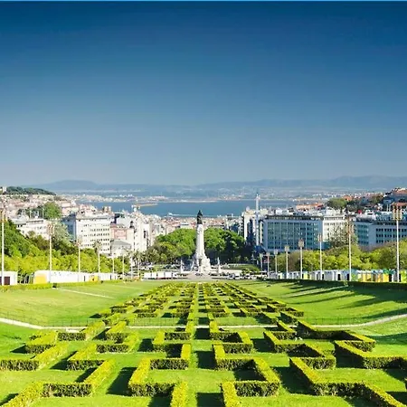 With 4 Bedrooms In With Wonderful City View And Wifi Daire Lisboa