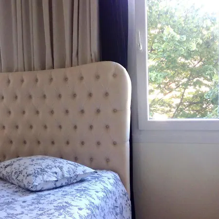 With 4 Bedrooms In With Wonderful City View And Wifi Лісабон