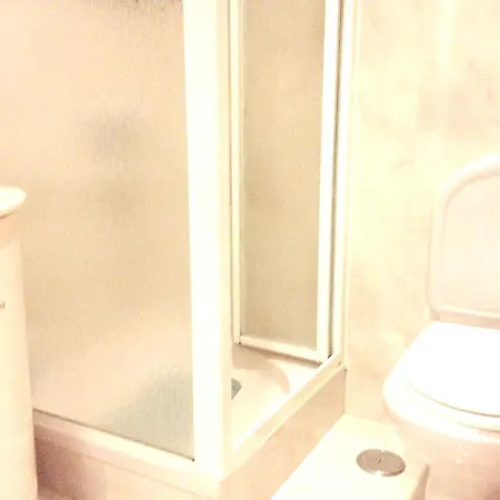 With 4 Bedrooms In With Wonderful City View And Wifi Лісабон